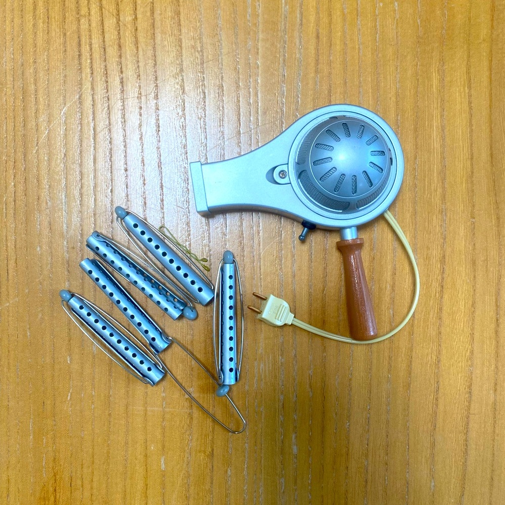 American girl Molly's curl kit accessories-retired